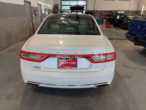 White Platinum Clearcoat 2017 Lincoln Continental Select