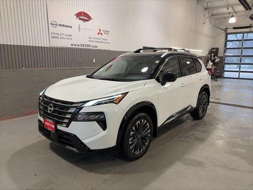 Everest White Pearl/Super Black 2026 Nissan Rogue Platinum