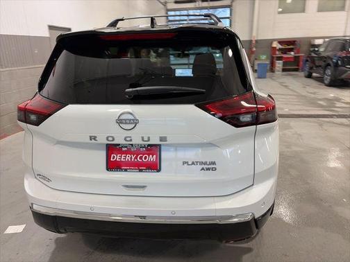 Everest White Pearl/Super Black 2026 Nissan Rogue Platinum