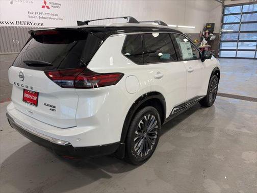 Everest White Pearl/Super Black 2026 Nissan Rogue Platinum