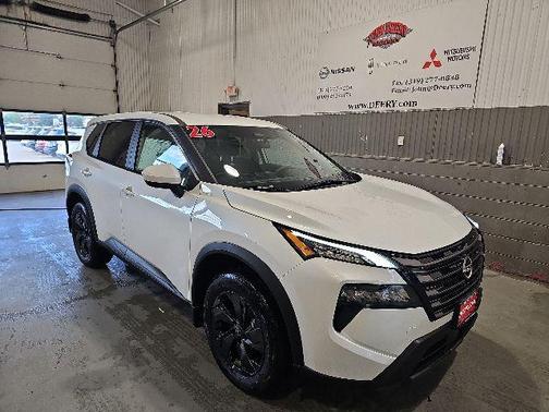 Everest White Pearl Tricoat 2026 Nissan Rogue SV