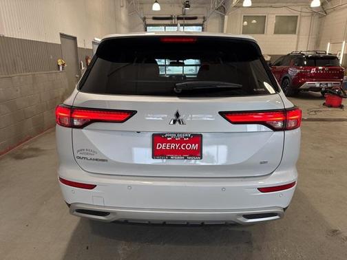 2023 Mitsubishi Outlander SE