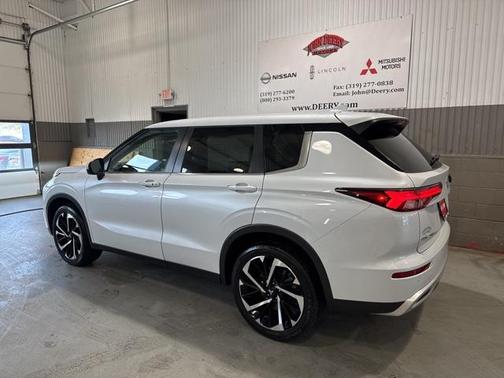 2023 Mitsubishi Outlander SE