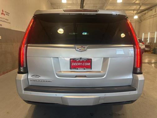 2016 Cadillac Escalade Luxury