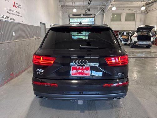 Orca Black Metallic 2018 Audi Q7 3.0T Prestige