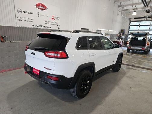Bright White Clearcoat 2015 Jeep Cherokee Trailhawk