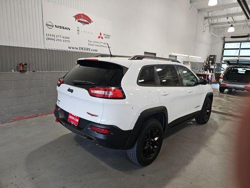 Bright White Clearcoat 2015 Jeep Cherokee Trailhawk