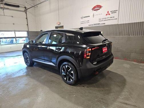 Super Black 2026 Nissan Kicks SV