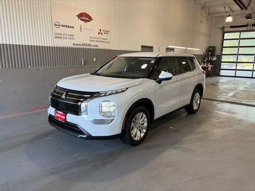 White Diamond 2026 Mitsubishi Outlander ES