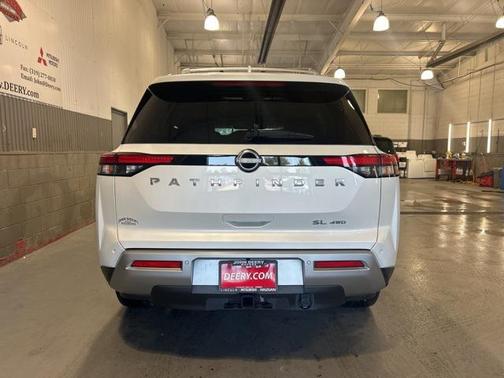 2025 Nissan Pathfinder SL