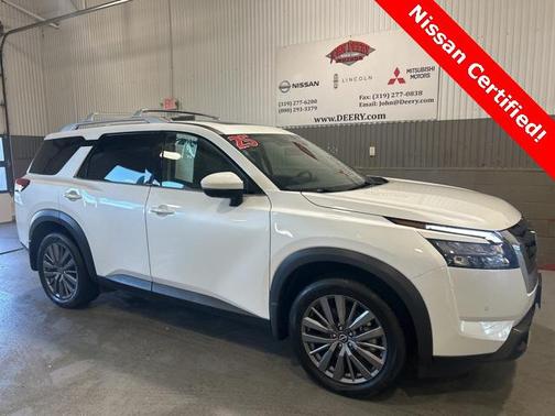 2025 Nissan Pathfinder SL