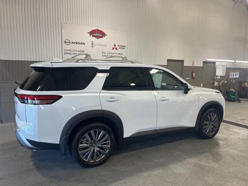 2025 Nissan Pathfinder SL