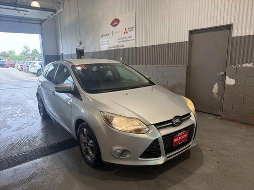 Ingot Silver 2014 Ford Focus SE