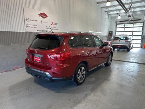 2017 Nissan Pathfinder SV