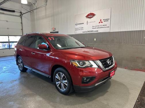 2017 Nissan Pathfinder SV