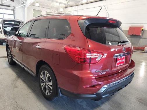 2017 Nissan Pathfinder SV