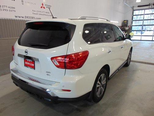 2017 Nissan Pathfinder SL