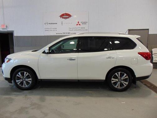 2017 Nissan Pathfinder SL