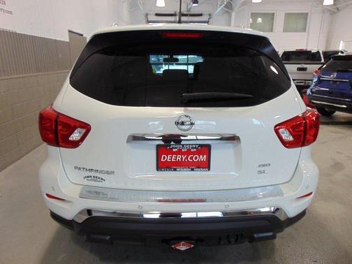 2017 Nissan Pathfinder SL