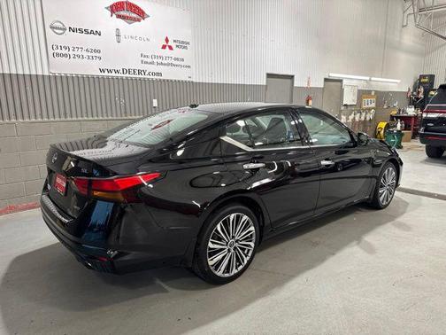 Super Black Clearcoat 2023 Nissan Altima 2.5 SL