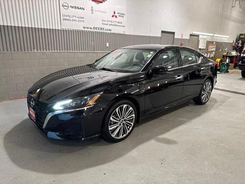 Super Black Clearcoat 2023 Nissan Altima 2.5 SL