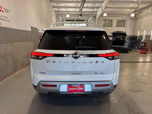 Everest White Pearl Tricoat 2025 Nissan Pathfinder SL