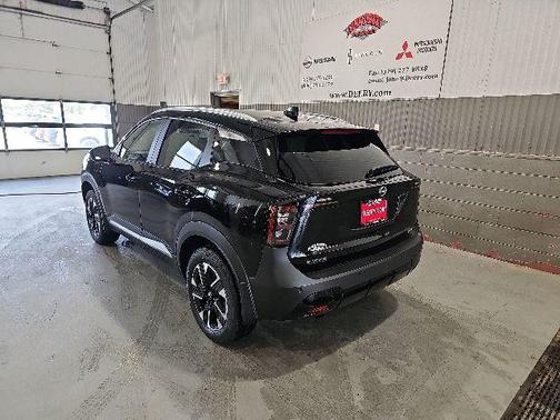 Super Black 2026 Nissan Kicks SV