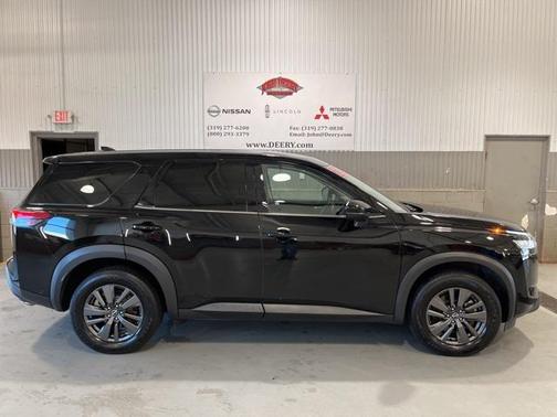 2022 Nissan Pathfinder S