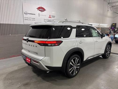 2025 Nissan Pathfinder Platinum