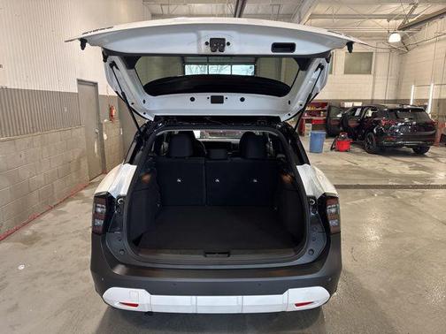 Aspen White/Super Black 2026 Nissan Kicks SV