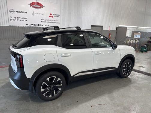 Aspen White/Super Black 2026 Nissan Kicks SV