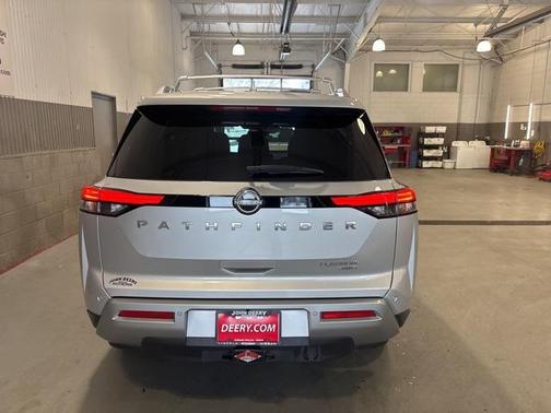 2023 Nissan Pathfinder Platinum