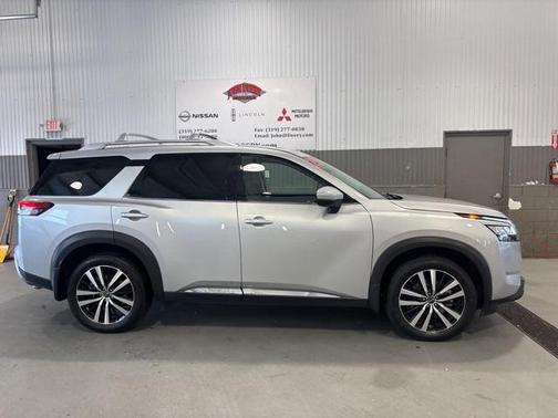 2023 Nissan Pathfinder Platinum