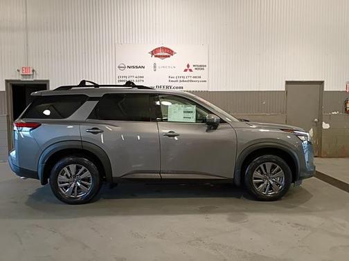 2025 Nissan Pathfinder SV