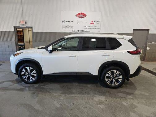 Pearl White Tricoat 2023 Nissan Rogue SV