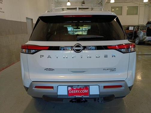 2025 Nissan Pathfinder Platinum