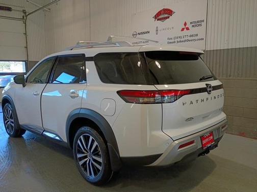 2025 Nissan Pathfinder Platinum