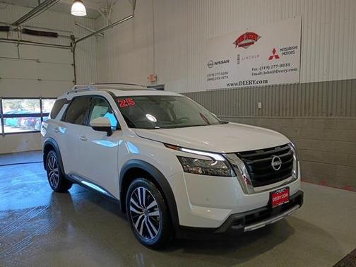2025 Nissan Pathfinder Platinum