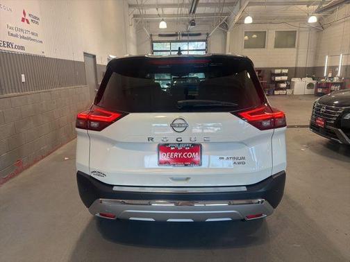Pearl White Tricoat/Super Black 2023 Nissan Rogue Platinum