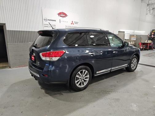 2016 Nissan Pathfinder SL