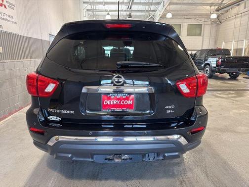 2018 Nissan Pathfinder SL