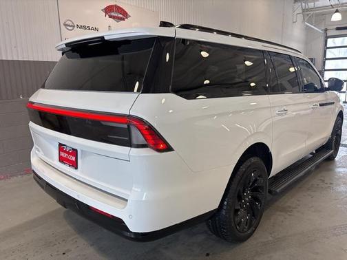 2026 Lincoln Navigator L Reserve