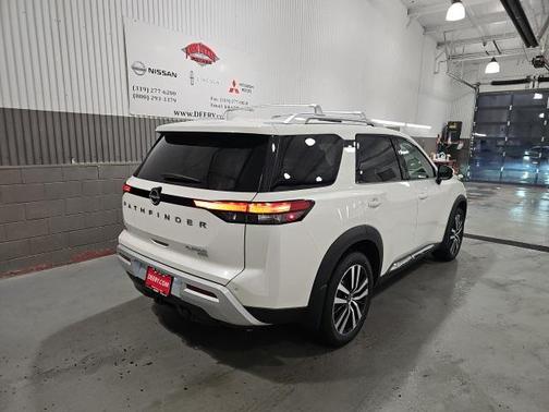 2023 Nissan Pathfinder Platinum