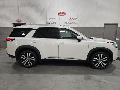 2023 Nissan Pathfinder Platinum