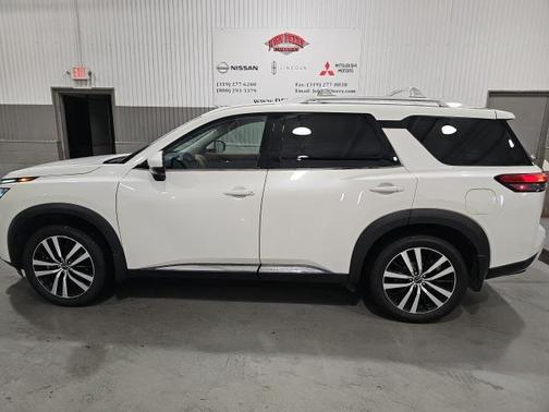 2023 Nissan Pathfinder Platinum