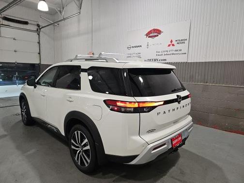 2023 Nissan Pathfinder Platinum