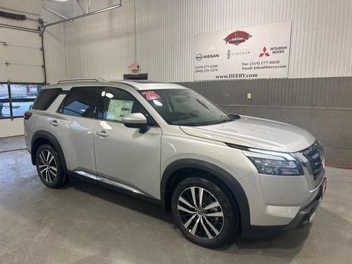 2025 Nissan Pathfinder Platinum