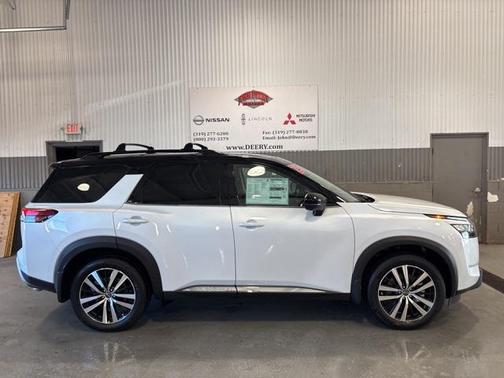 2025 Nissan Pathfinder Platinum