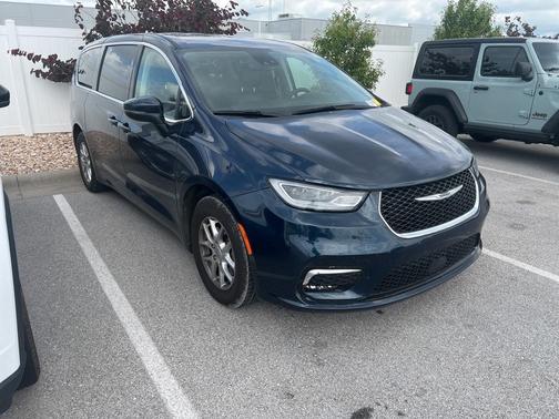2023 Chrysler Pacifica Touring-L