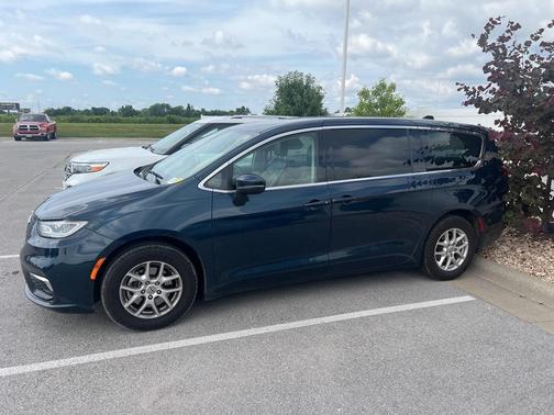 2023 Chrysler Pacifica Touring-L